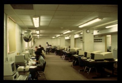 A computer lab in Hillcrest Hall,1989. This lab contained both mainframe terminals (center) and PCs (along the left wall).